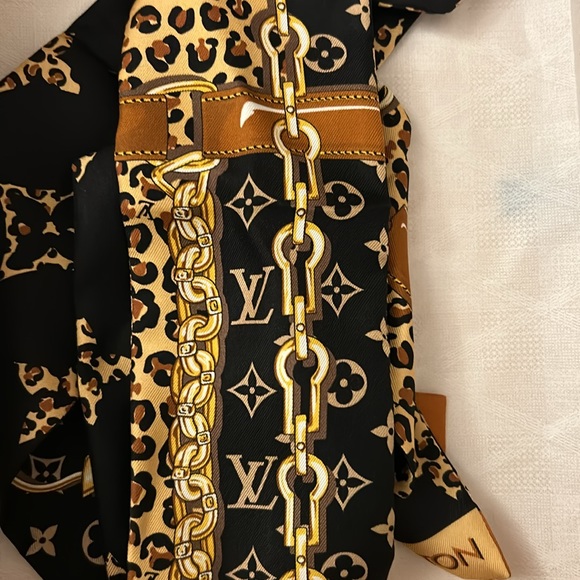 Louis Vuitton Leopard Bandeau - Picture 1 of 6